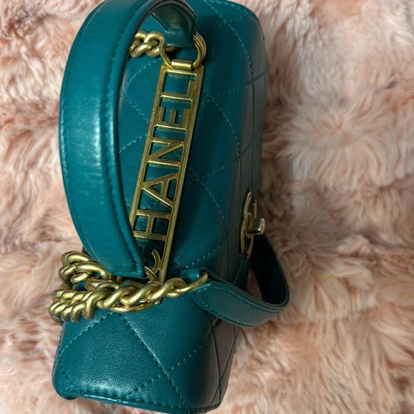 CHANEL Green Spirit Top Handle Crossbody Bag - Picture 4 of 16